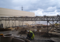 temporary roof made with aluminium lattice beams and corrugate steel sheets